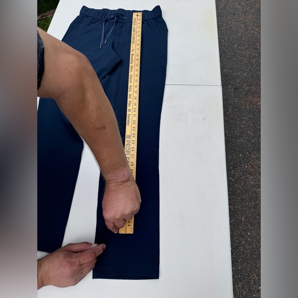 Lululemon On The Fly Pant *Woven Full Length 31" in True Navy. Size 6. - Picture 13 of 17
